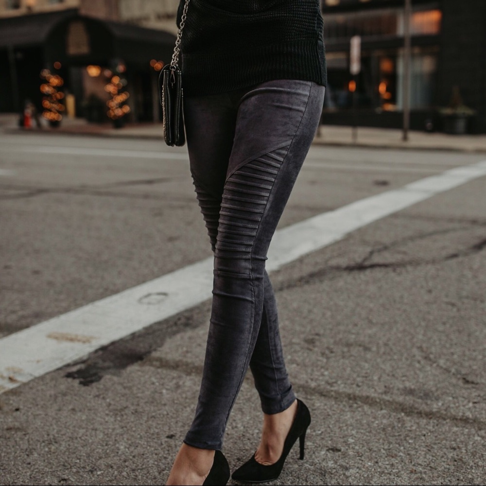 CLEARANCE-FIRM‼️Faux Suede Leggings - Picture 2 of 8